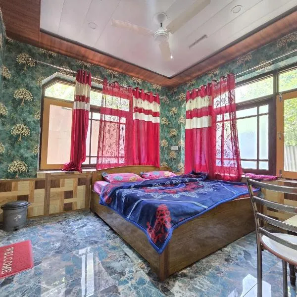 Alamdar guest house, hotel v destinaci Šrínagar