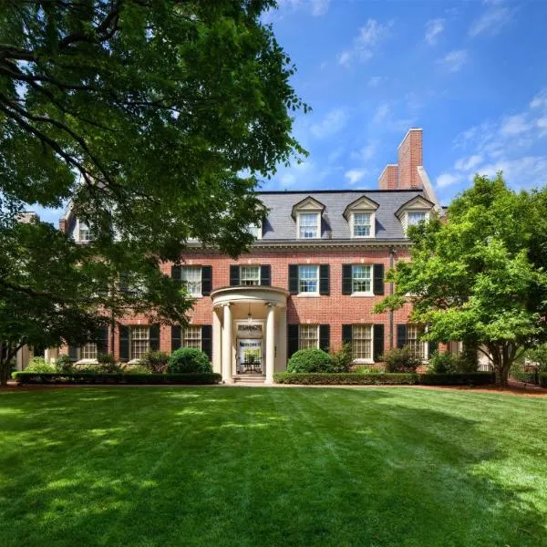 The Carolina Inn, a Destination by Hyatt Hotel, hotel sa Chapel Hill