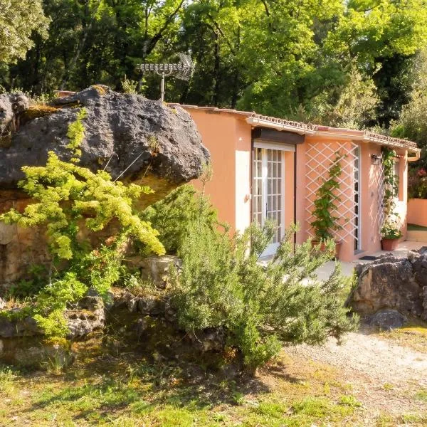 Maison charmante à Montauroux avec jacuzzi et vue, Hotel in Montauroux