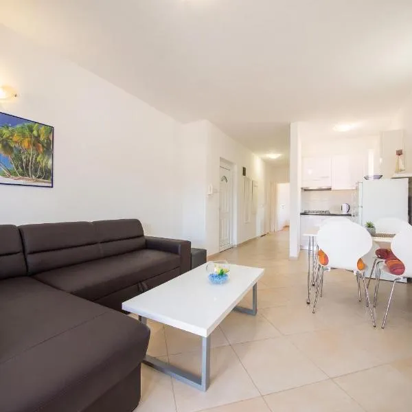 Comfy apartment in Vrsi with fenced garden, ξενοδοχείο σε Vrsi