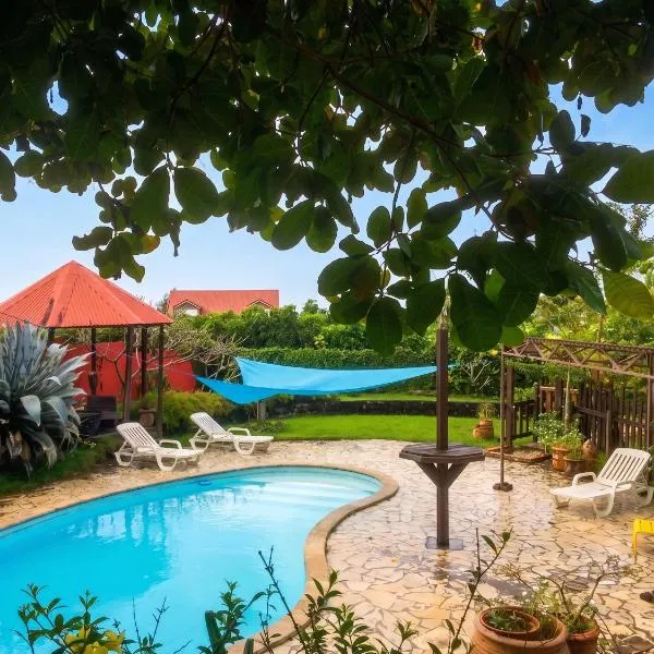 Bungalow idyllique à Trois-Rivières avec piscine partagée, hotel din Trois-Rivières