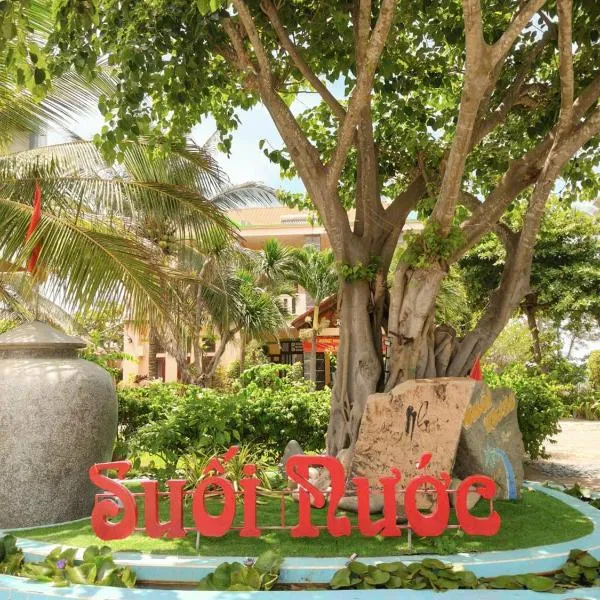 Suối Nước Resort, hotel u gradu 'Ấp Long Sơn'
