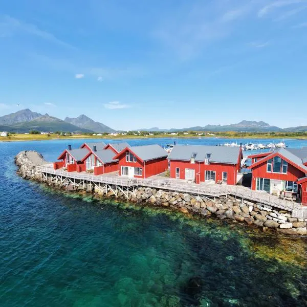 Modern seafront cabin with sauna 8 mins to Leknes, хотел в Storeidet