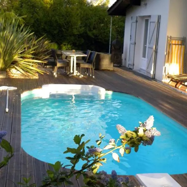 Villa Mogador Piscine et Balnéo, hotell i Andernos-les-Bains