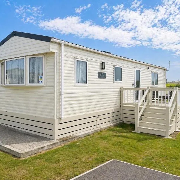Lovely 6 Berth Caravan With Free Wi-Fi At Harts Holiday Park, Kent Ref 74068W, hotel a Sheerness