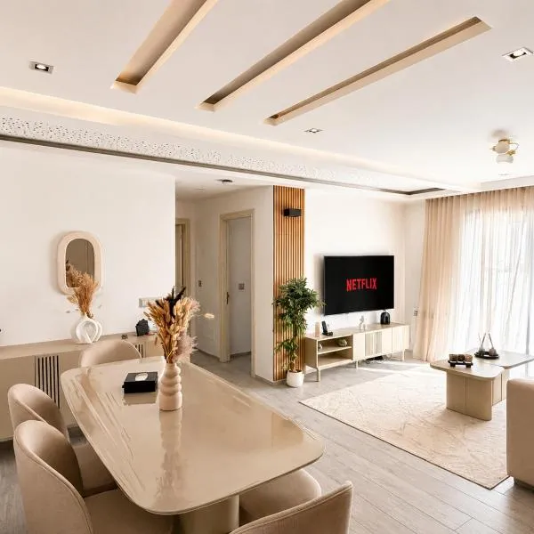 Luxury 2BR Apartment Private Jacuzzi 10mins From Airport, hótel í Túnis