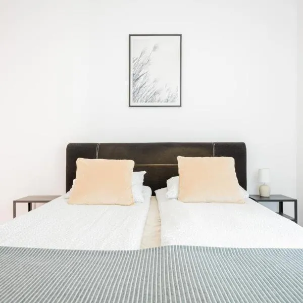 Apartamenty Jeżynowa 20 - Przestronne Apartamenty z Placem Zabaw, hotel in Rowy