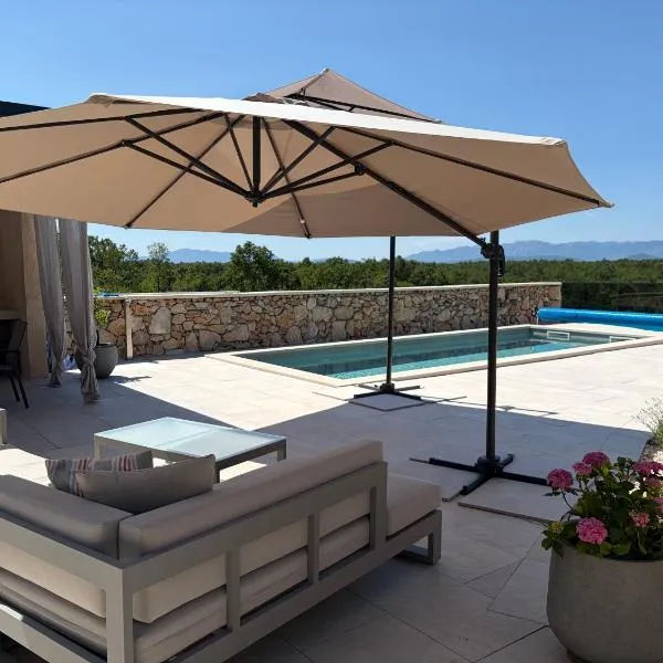 Hideaway Stonehouse pool for 2 Dalmatia Imotski, hotel v destinácii Medvidovići