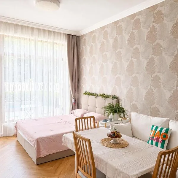 Coral Bay Studio Varna - Beachfront with Free Parking, hotel in Varna City