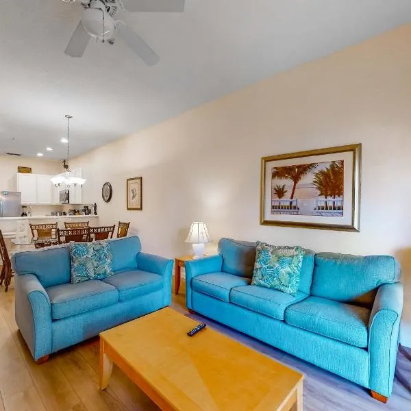 2nd floor condo w balcony basketball court near theme parks tennis court – hotel w mieście Kissimmee