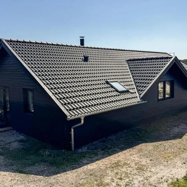 Nice Home In Henne With Sauna, hotel sa Henne Strand
