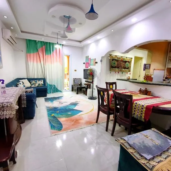 Family-only hotel apartment in Sheikh Zayed City, hotel in Sheikh Zayed
