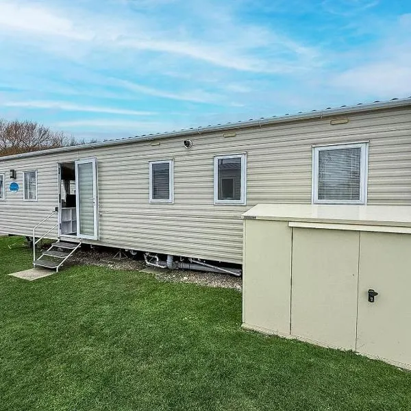 Wonderful Dog-Friendly Caravan At Kessingland Beach In Suffolk Ref 90033Bc, hotel a Kessingland