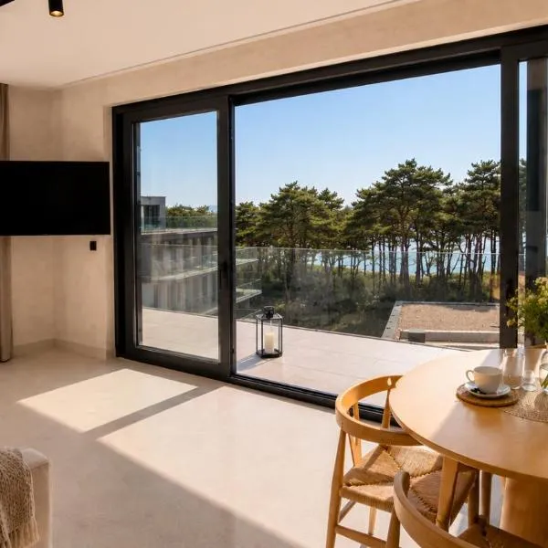 Apartament By The Sea Premium, hotel em Pogorzelica