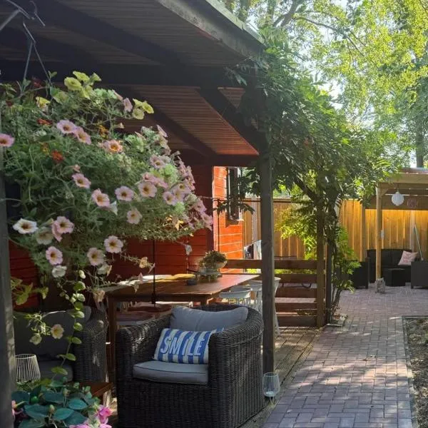 Casa Rosa - Sfeervolle cottage met jacuzzi, hotelli kohteessa Erm