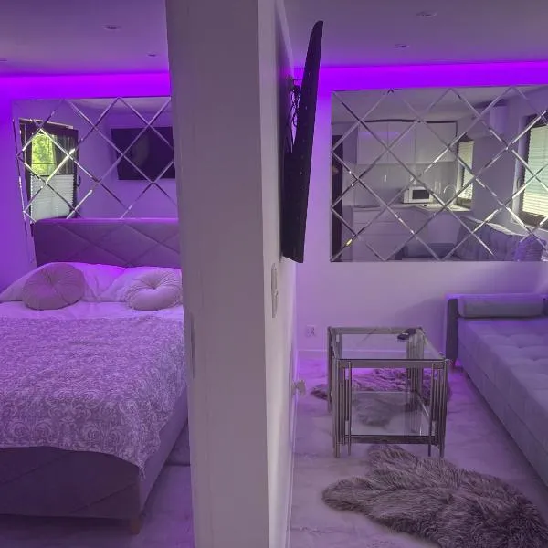 Nowoczesny domek przy lesie ANTOM, hotel u gradu 'Stegna'