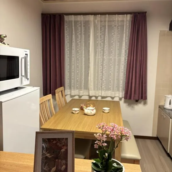 Stay Chacha 城下町茶茶1F, hotell i Marugame