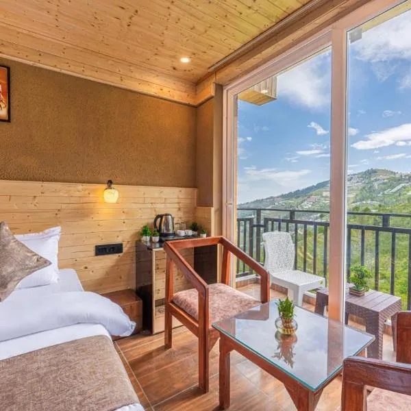 The Charvi Alpine Resort l The Stargaze Café l 360 Mountain View l Open Air Multi Cuisine Restaurant l Power Backup Available l Managed By ExoticStays Group, hotel a Kūfrī