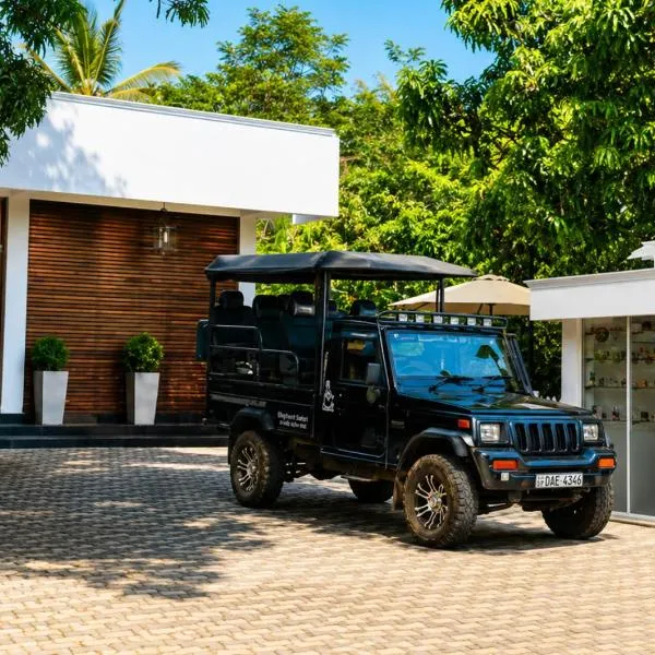 elephant park family bungalow, hotel in Colombage-ara