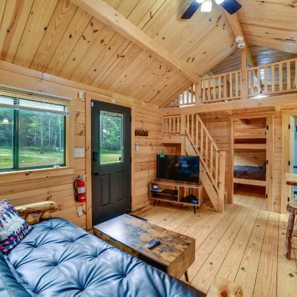 Catskills Tiny Home Cabin: Surrounded by Nature!, отель в городе Franklin