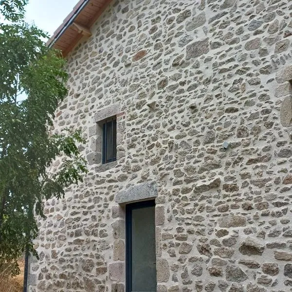 Aux 43 Arbres Gîte Charme, hotel a Craponne-sur-Arzon