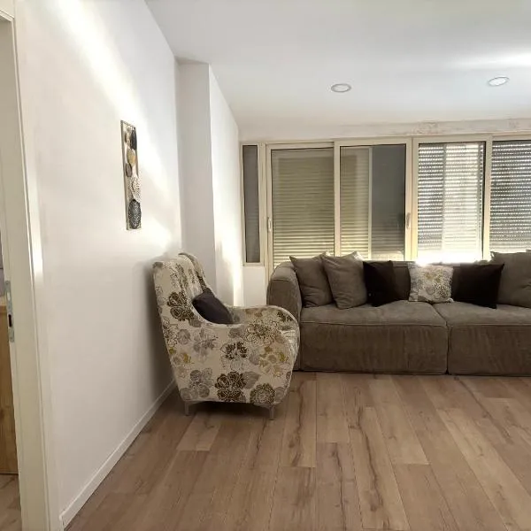 Sea Breeze Spacious 135m Beach Family Apartment by Z, מלון בדורס