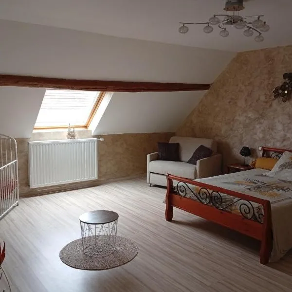chambres d'hôte Le Marronnier, hotel em Champrougier
