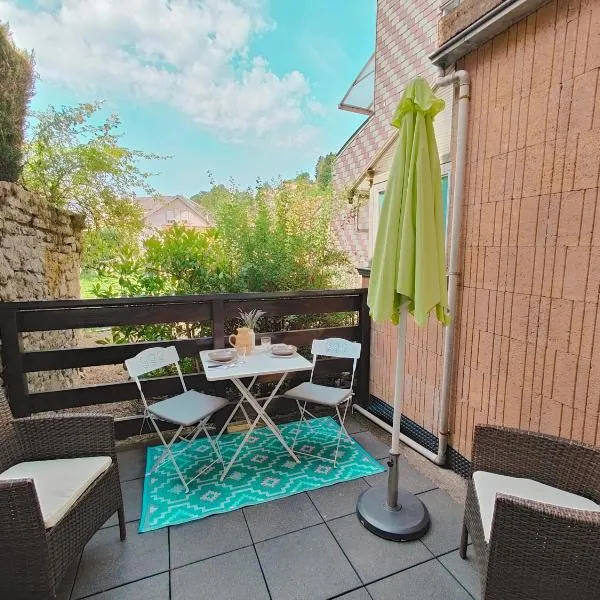 Meublé des Capucins - Cocon & Terrasse Privée: Plombières-les-Bains şehrinde bir otel