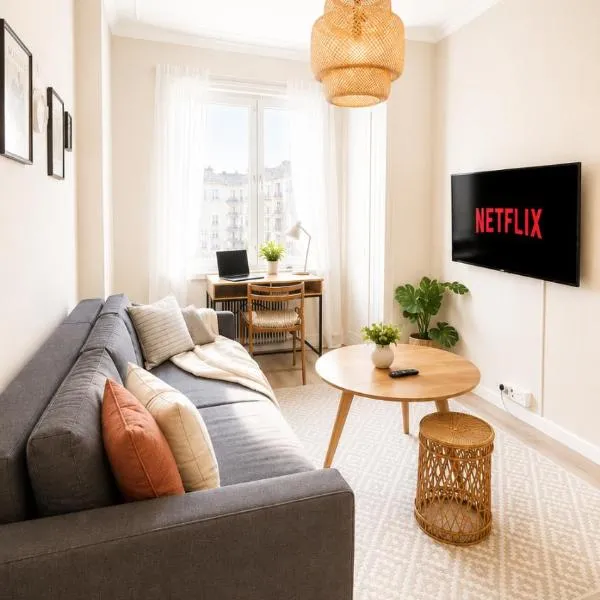GuestFirst- Modern Boho Charm in Kallio Helsinki Center, Hotel in Helsinki
