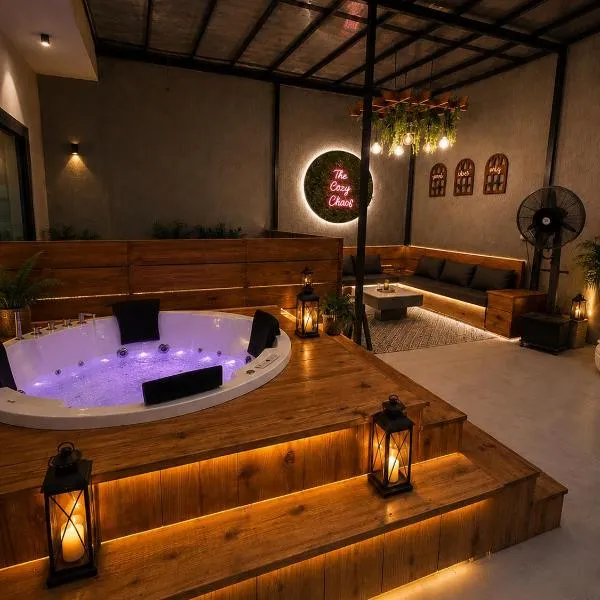 The Cozy Chaos - Spa Jacuzzi -Private Terrace - Taj Mahal, hotel din Agra