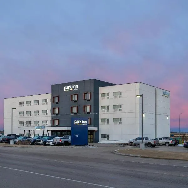 Park Inn by Radisson Edmonton Airport, хотел в Ледюк