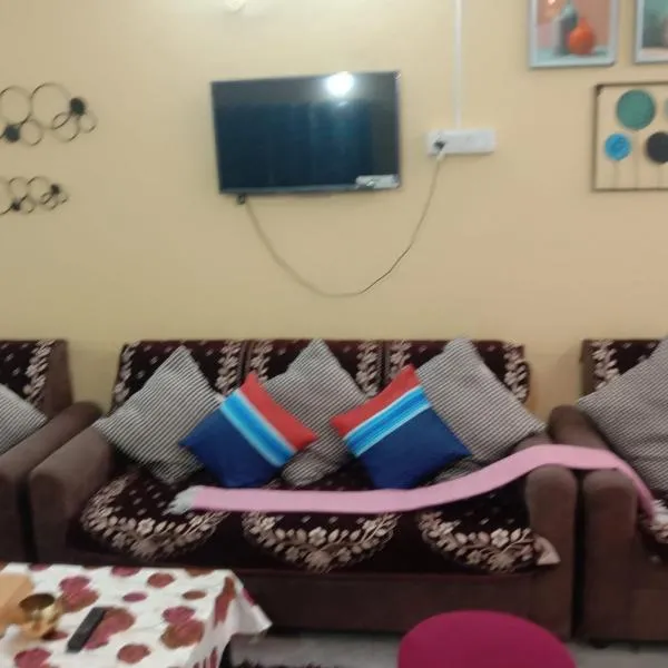 Two BHK Fully Furnished Flat - Near Charminar and Salar Jung Museum, hotelli kohteessa Hyderabad