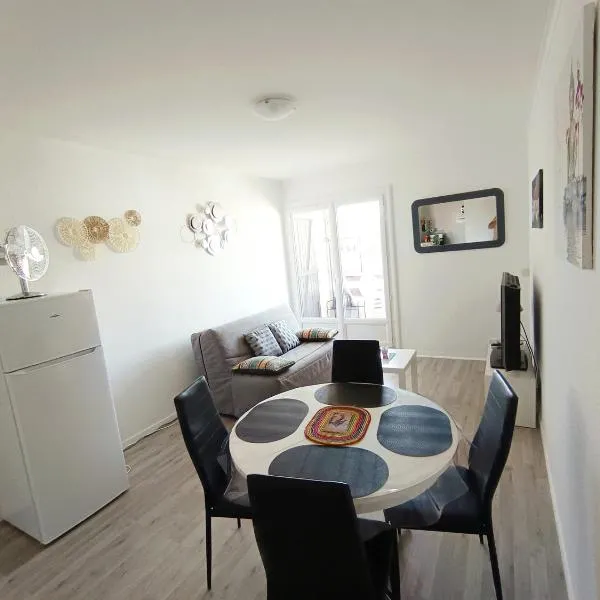 APPARTEMENT à 5 mn de la plage, hotel in Saint-Hilaire-de-Riez