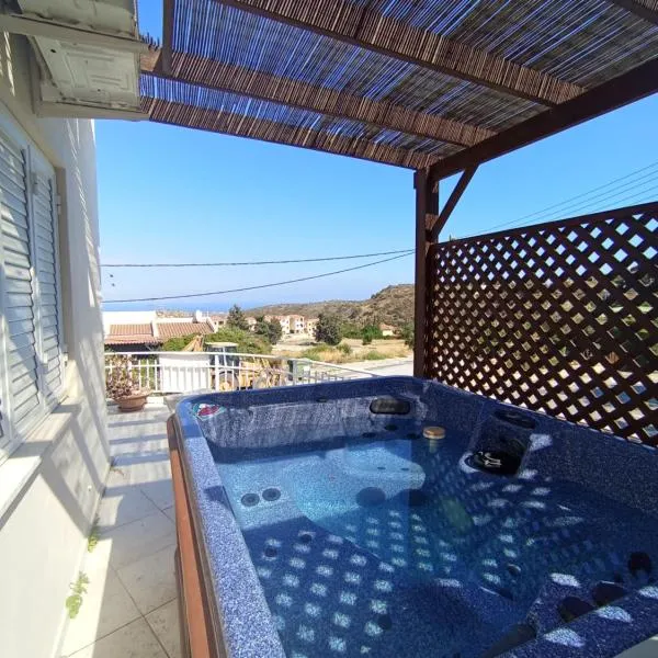 Apollis House with bath in terrace sea view, hotel i Pissouri