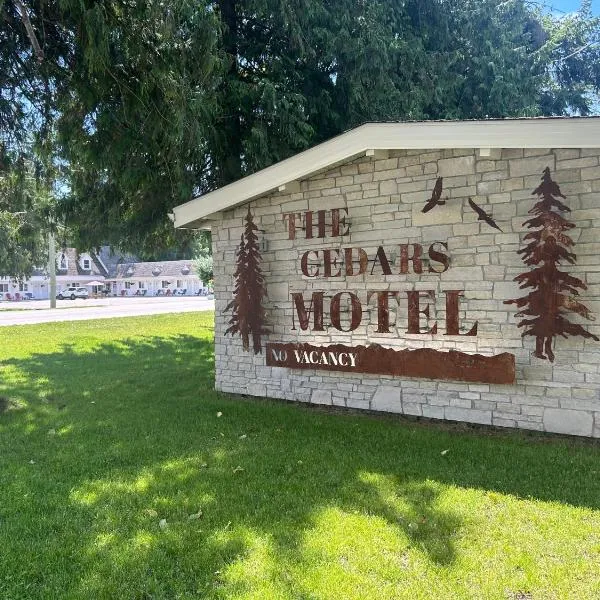 The Cedars Motel Sicamous، فندق في سيكاموس