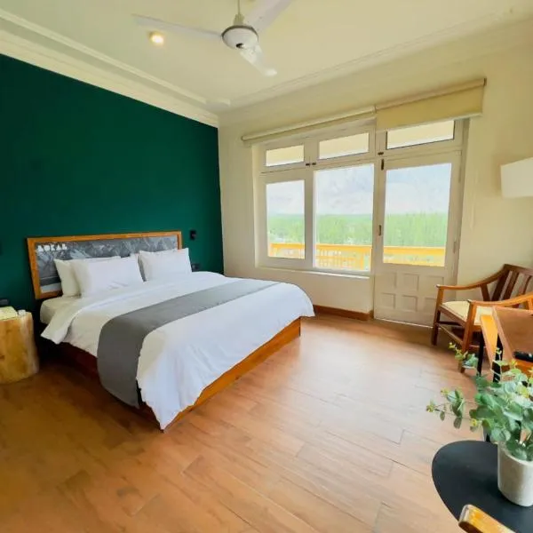 Hotel Mashabrum Skardu Near City Center Free Breakfast Mountain View & Family Rooms, hotel u gradu Skardu