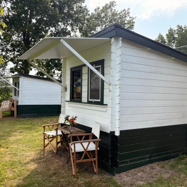 Dekema Equestrian Trekkershutjes, хотел в Gorredijk