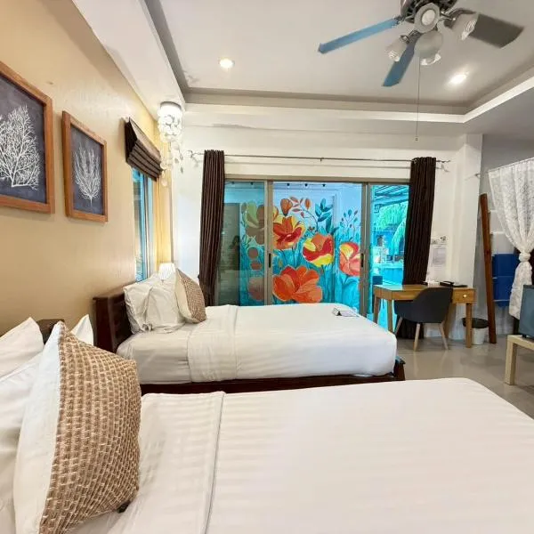 The Snug & The Sierra Airportel, khách sạn ở Bãi biển Nai Yang