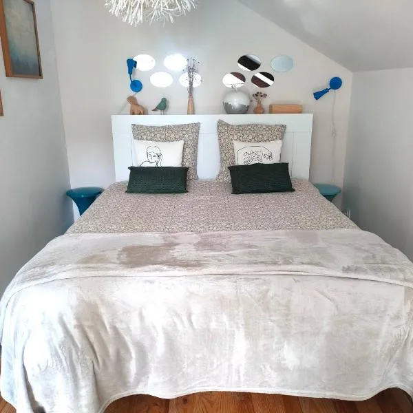 La Suite 27 bis, maison indépendante avec terrasse, proche gare et centre, hotel en Guingamp