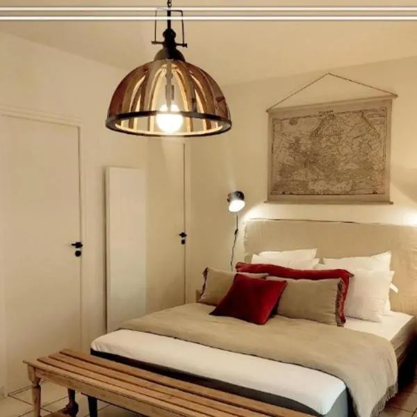 APPART HOTEL Place des Jolis Rêves, хотел в Riom-ès-Montagnes