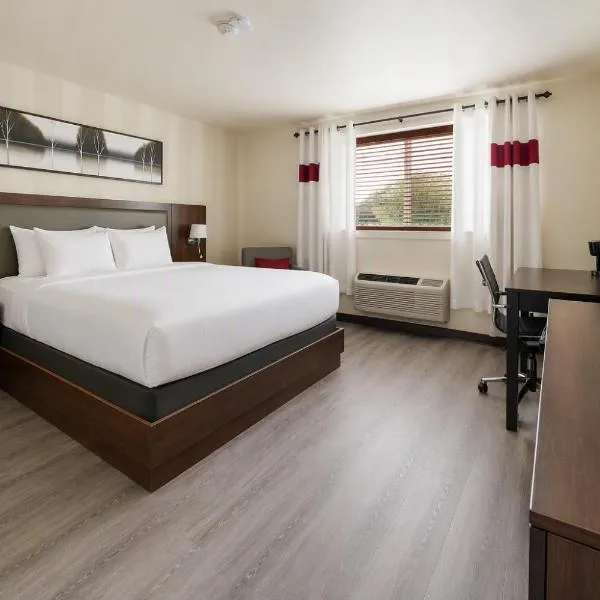 Quality Inn and Conference Centre, מלון בפמברוק