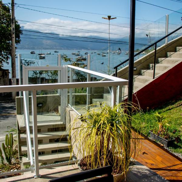 Espaço Container Bella Vita - Suíte da Pedra - varanda vista mar e mini-cozinha
