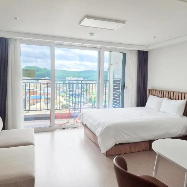 SurfResort INN-The City YangYang, hotel u gradu 'Yangyang'