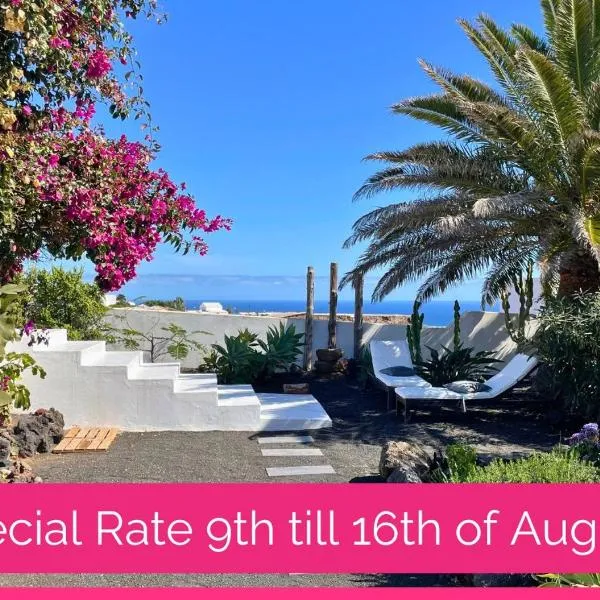 Full Relaxation - Private Villa - Sea View - Stunning Garden - 2 Terraces - 2 Bedrooms - Wifi - Parking - Washing Machine, hotel em Güime