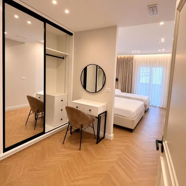 Hotel Luxury Palace,Ishull-Lezhë的飯店