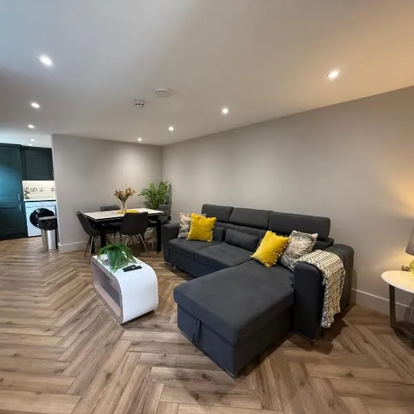 Modern 2BR Apt - Prime Portrush Location - Sleeps 5, hotel v destinaci Portrush