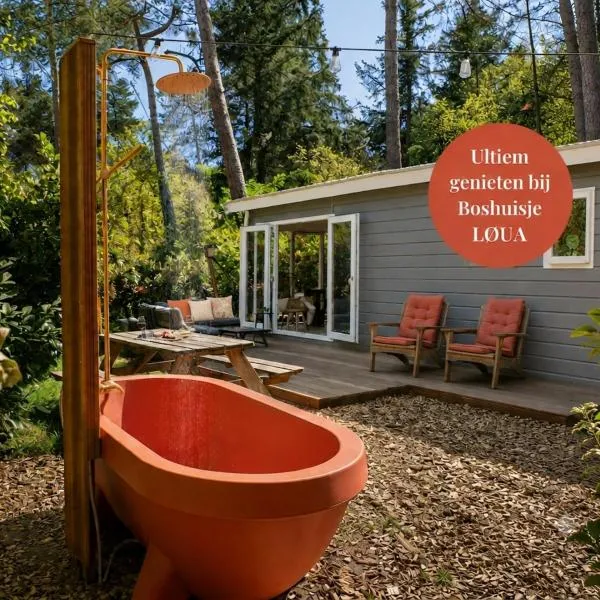 Romantisch boshuisje met privé buitenbad – hotel w mieście Nunspeet