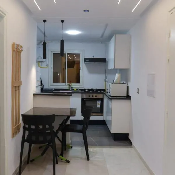 S1 Ennasr Near Clinics & Airport, hotel a Ariana