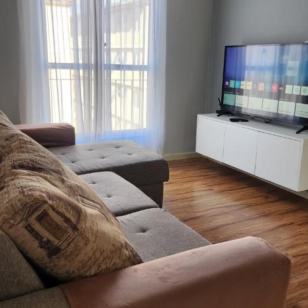 2-bedroom apartment 9 min from the airport, garage and Wi-Fi