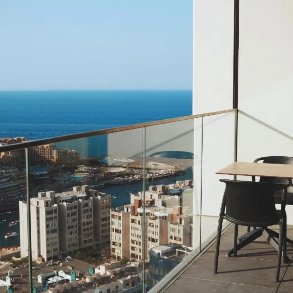Luxury Sky Residence at Mercury Tower 22nd Floor Sea View Infinity Pool, Hotel in St Julian's